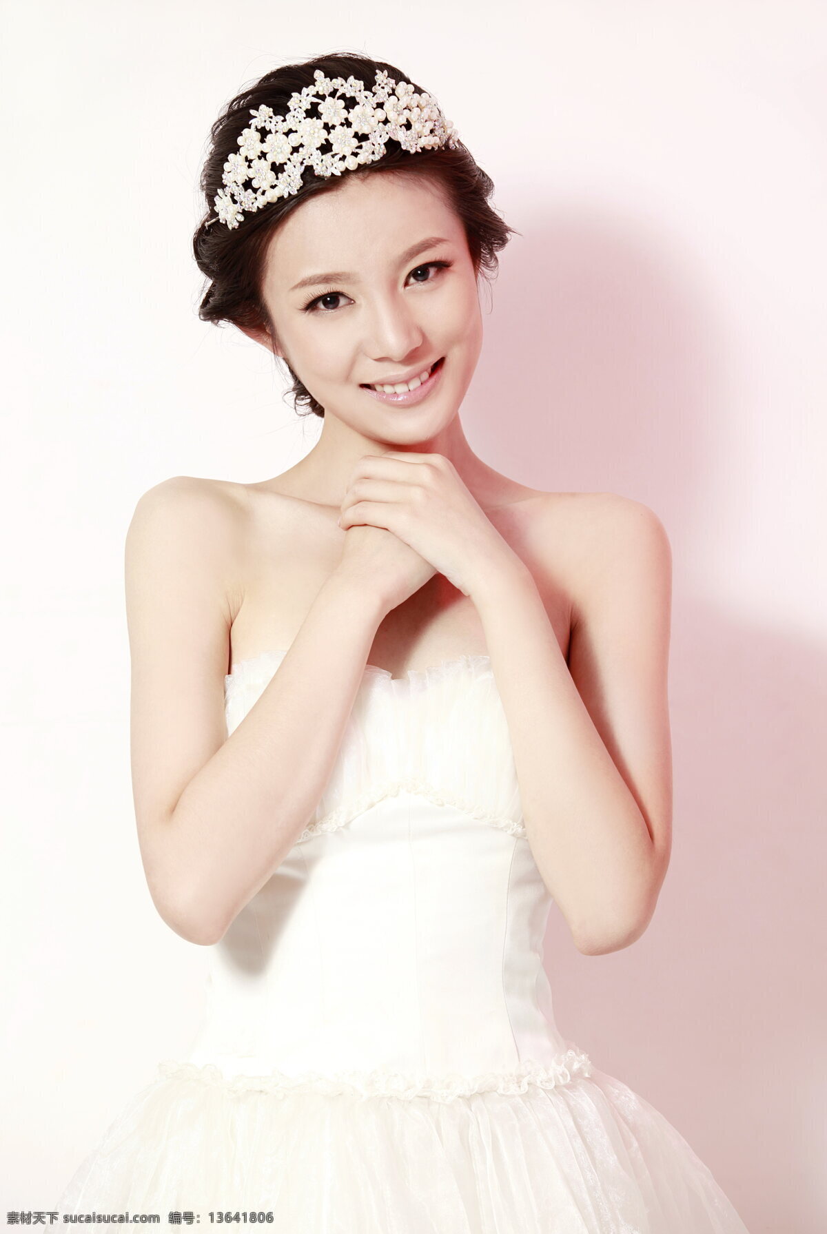 少女公主 美女 白富美 少女 淑女 公主 名媛 甜美 性感 微笑 连衣裙 抹胸 露肩 婚纱 礼服 白色 纯洁 纯情 纯情少女 清纯少女 公主装 艺术照 亚洲美女 中国美女 新娘 婚礼 婚庆 人物图库 女性女人
