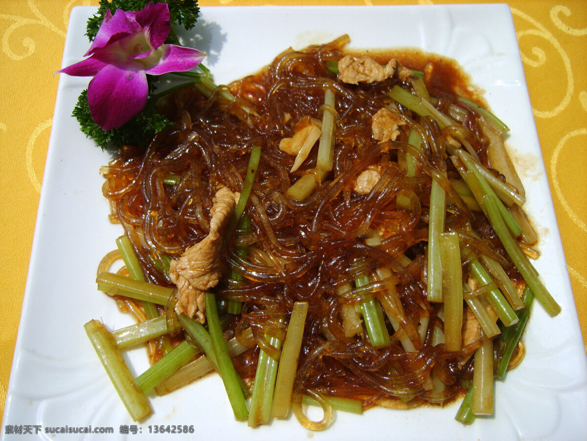 芹菜炒粉 传统美食 餐饮美食