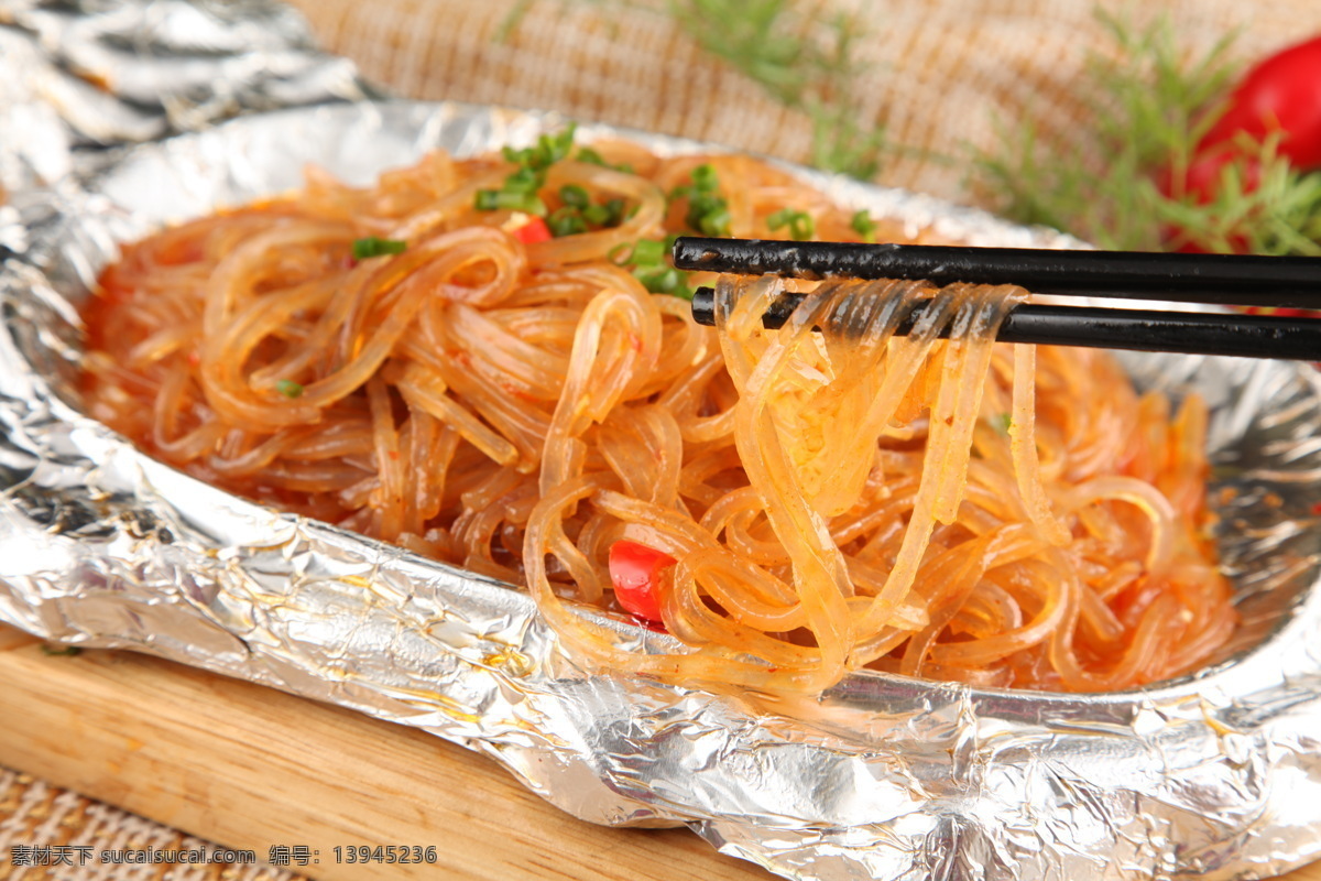 铁板水晶粉丝 铁板 水晶 粉丝 砂锅 爆炒 香辣 湘菜 传统美食 餐饮美食