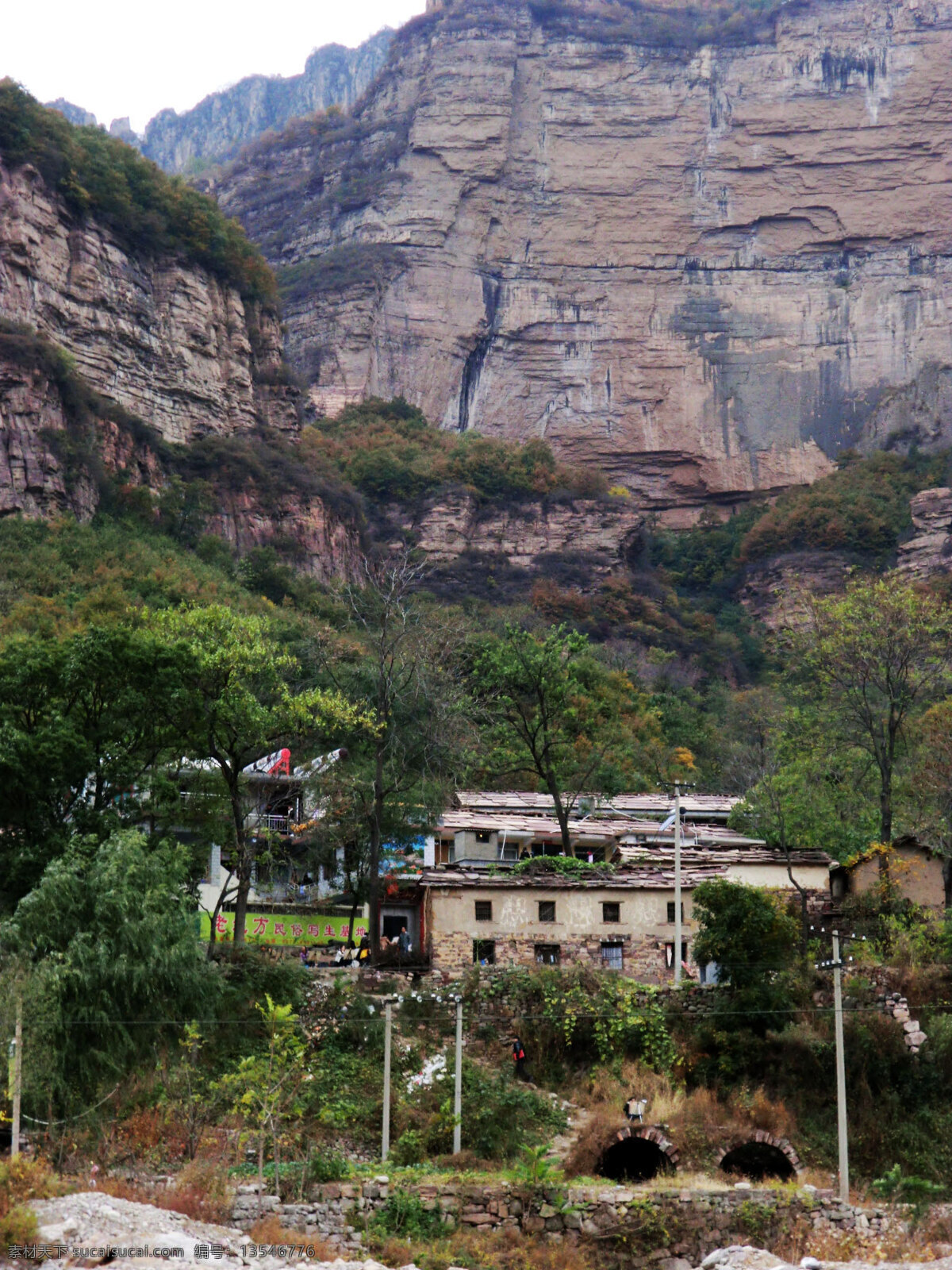 太行山 山 树 房子 民居 山下民居 山水 自然风景 旅游摄影