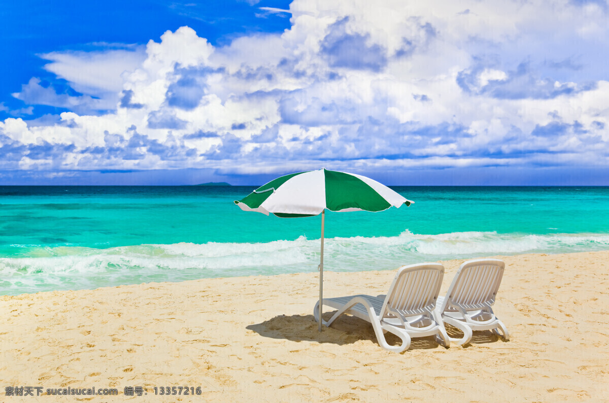 夏天 沙滩 风光 美丽海滩 海边风景 天空 蓝天白云 夏日 夏季 太阳伞 椅子 海平面 大海 海洋 海景 景色 美景 风景 摄影图 高清图片 大海图片 风景图片