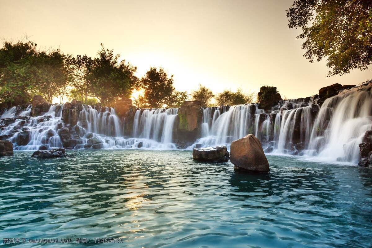 夕阳 下 流水 瀑布 傍晚 山水 美景 自然景观 山水风景