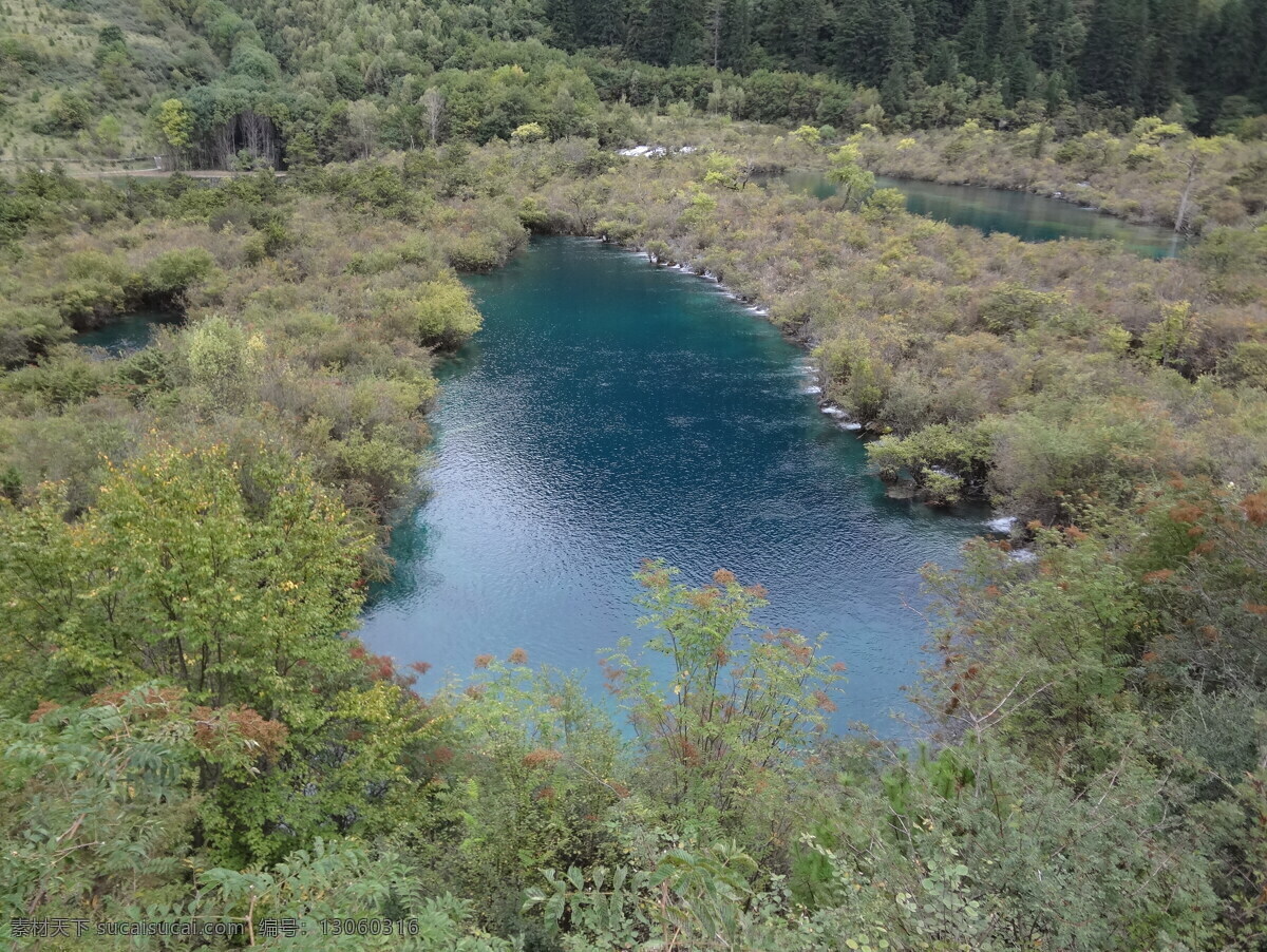 九寨沟风光 四川 九寨沟 湖泊 湖水 青山绿水 树丛 树林 山林 森林 森林公园 生态旅游 山水风景 国内旅游 旅游摄影