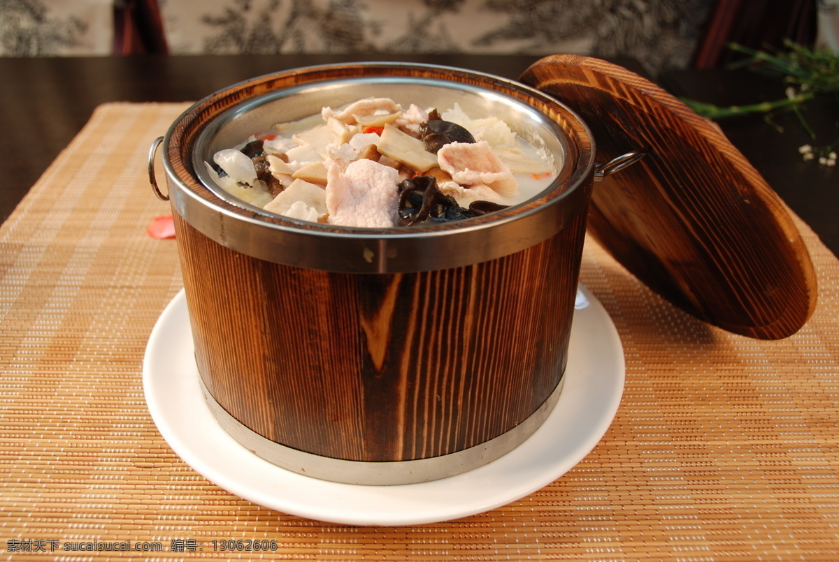 木桶水滑肉 传统美食 餐饮美食