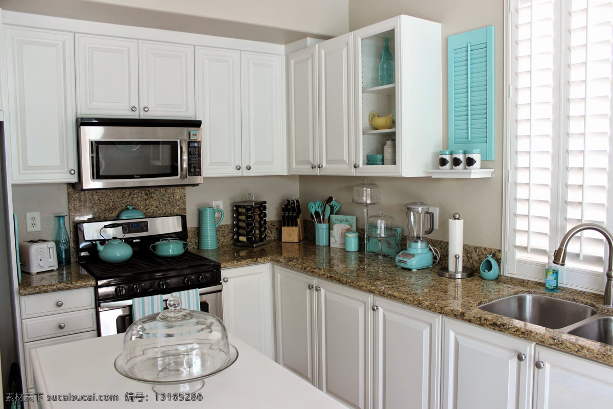 简约 时尚 厨房 白色 橱柜 装修 效果图 白色台面 窗户 洗菜盆 灶具 置物柜