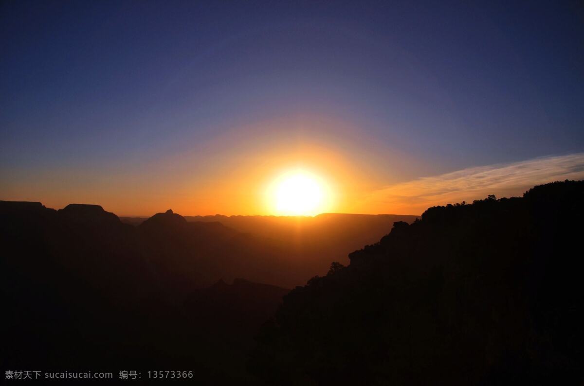 日出 红日 山间日出 朝阳 山峦 旭日 旭日东升 桌面背景 自然风光 自然景观 自然风景