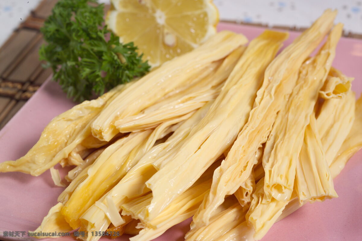 腐竹 泰国芫荽 特色 潮汕 火锅 佐料 柠檬 筷子 竹帘 餐饮美食 传统美食 摄影图库