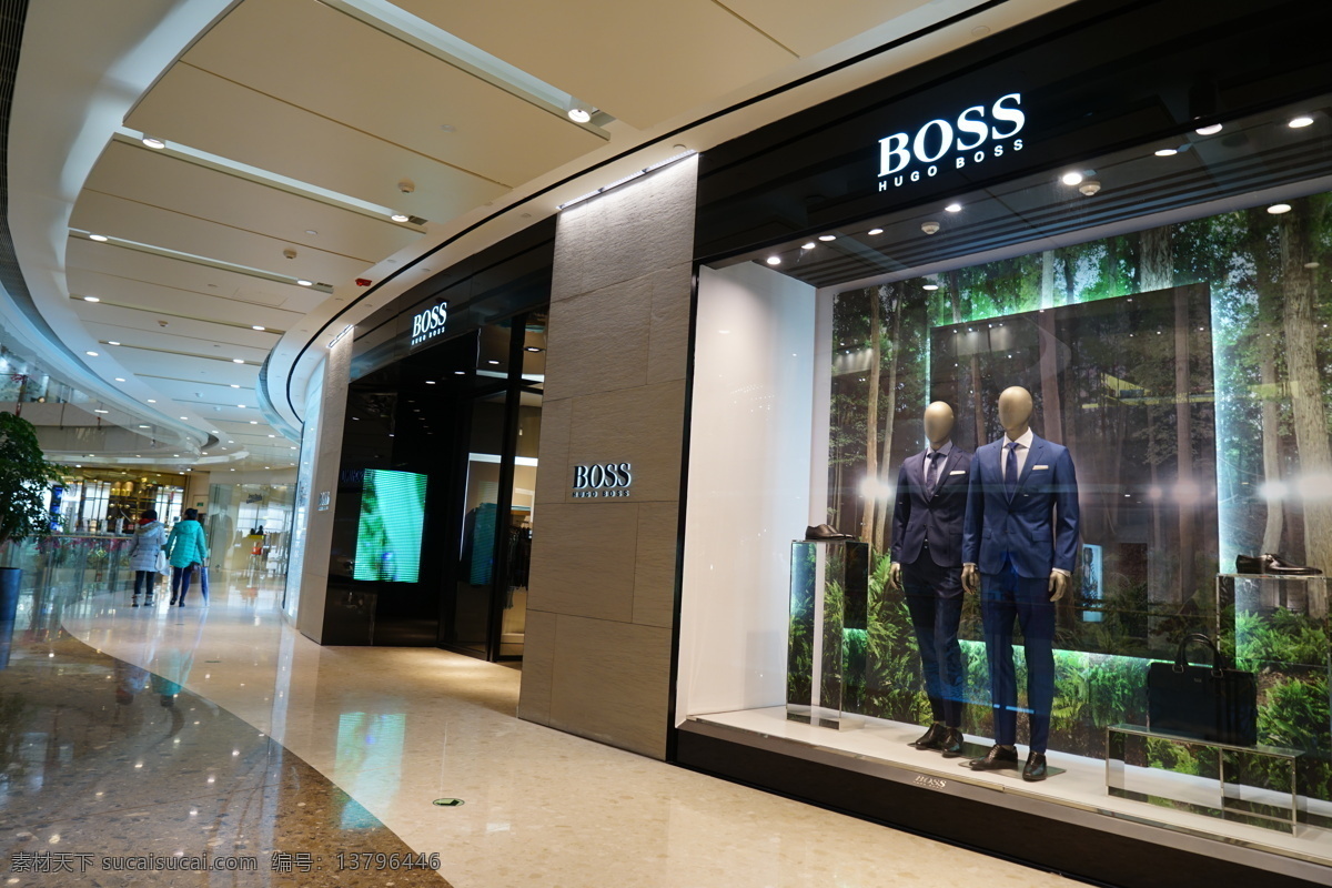 商场 里 名牌 服装店 男士服装店 外国名牌 西装 服装品牌 其他类别 生活百科 黑色