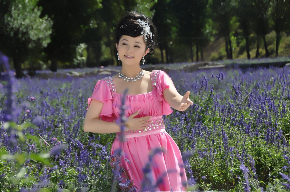 毕业 靓丽 美女明星 明星偶像 青春 人物图库 外景拍摄 曾敏 青年歌唱家 中国音乐学院 中国铁路文工团 独唱 演员 中国 公益 总会 形象 大使 娱乐 文化 新歌mv剧照 粉红连衣裙 耳坠 项链 性感 写真 展板 公益展板设计