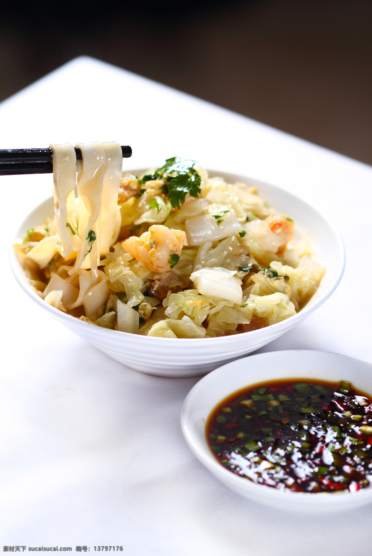 白菜鸡蛋面 美食 中餐 面条 白菜 鸡蛋 酱汁 传统美食 餐饮美食