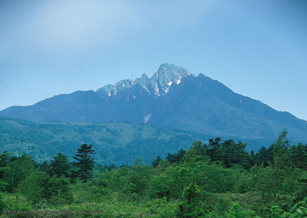 山水风景 大山 高清风景图片 蓝天 山水图 树林 天空 四季风光素材 晴空万里 装饰素材 山水风景画