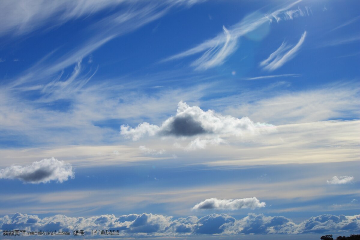 天空云层摄影 天空云层 蓝天白云 宇宙天际 朵朵白云 远山风景 云彩风景图片 自然风景 自然景观