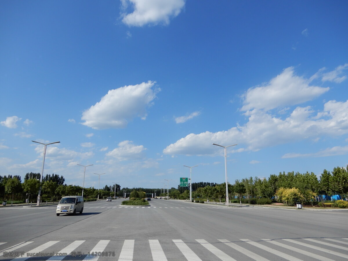 马路风景图 大路 道路 建筑 蓝天 白云 树木 自然风景 自然景观