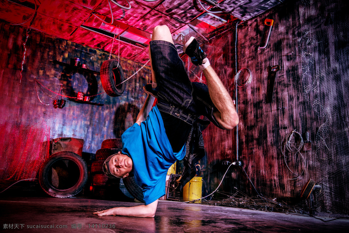 单 掌 撑 男舞者 单掌撑地 废弃房屋 街舞 嘻哈 舞蹈 舞者 男人 男孩 轮胎 其他人物 人物图片
