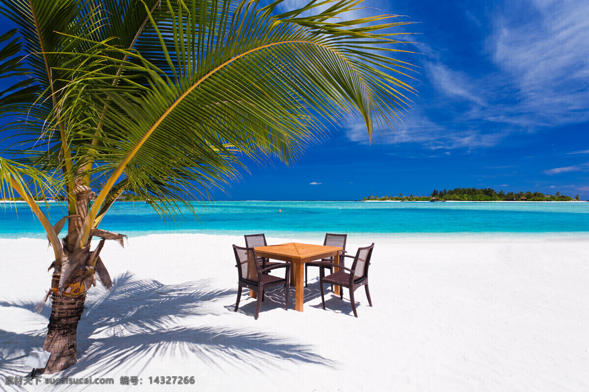海边风景摄影 椅子 桌子 沙滩 自然 风景 景区 热带风光 树林 海水 野外 休闲旅游 田园 旅游景区 自然风景 自然景观 白色