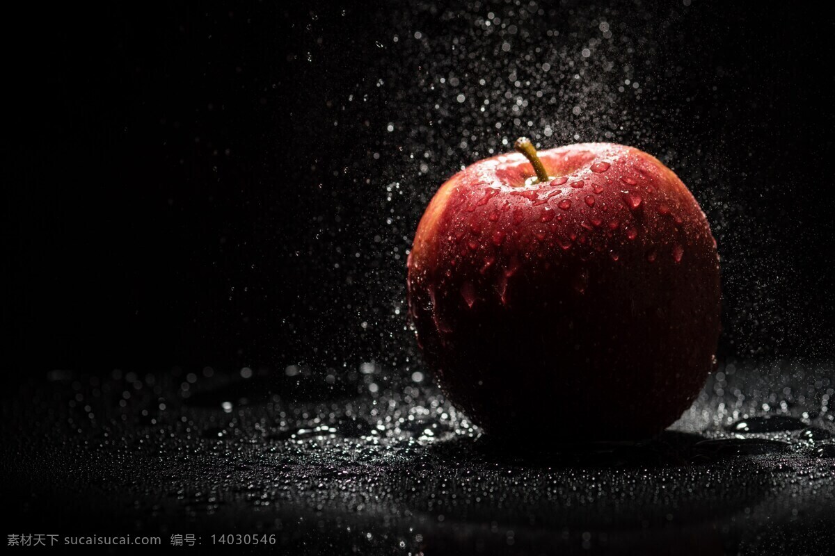 苹果 成熟 红色 水滴 绿叶 植物 生物世界 水果 红苹果 背景