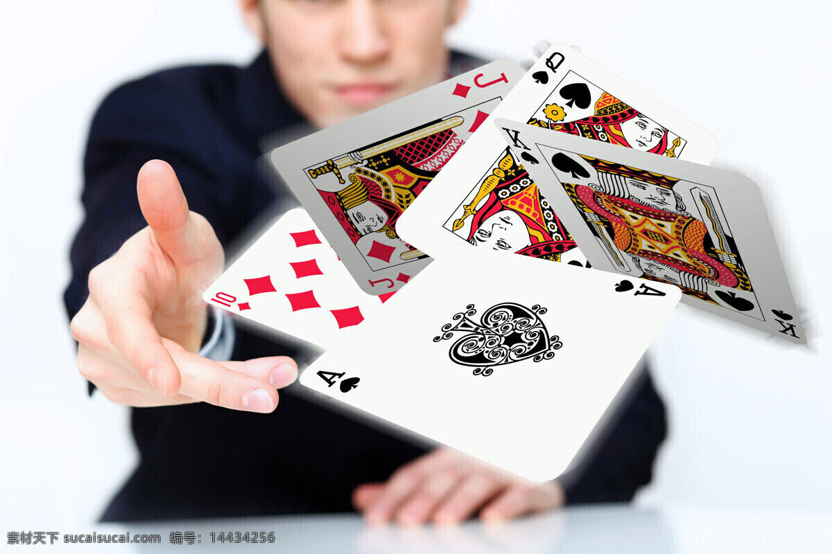 扔 扑克牌 外国 男人 外国男人 赌博 其他类别 生活百科
