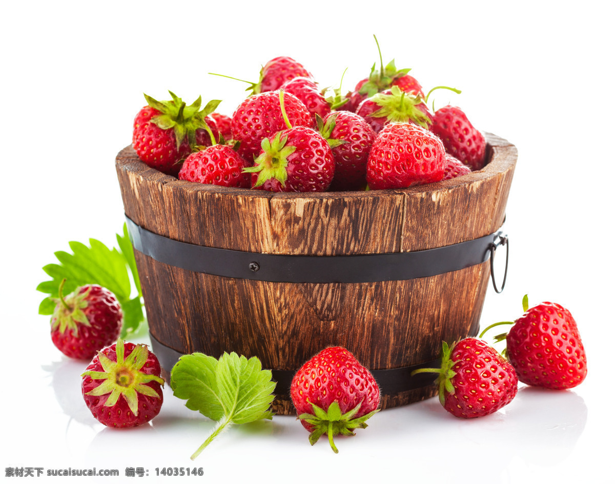 木桶 里 草莓 美味 水果 新鲜 水果蔬菜 餐饮美食 红彤彤的草莓 新鲜的草莓 木桶里的草莓 蔬菜图片
