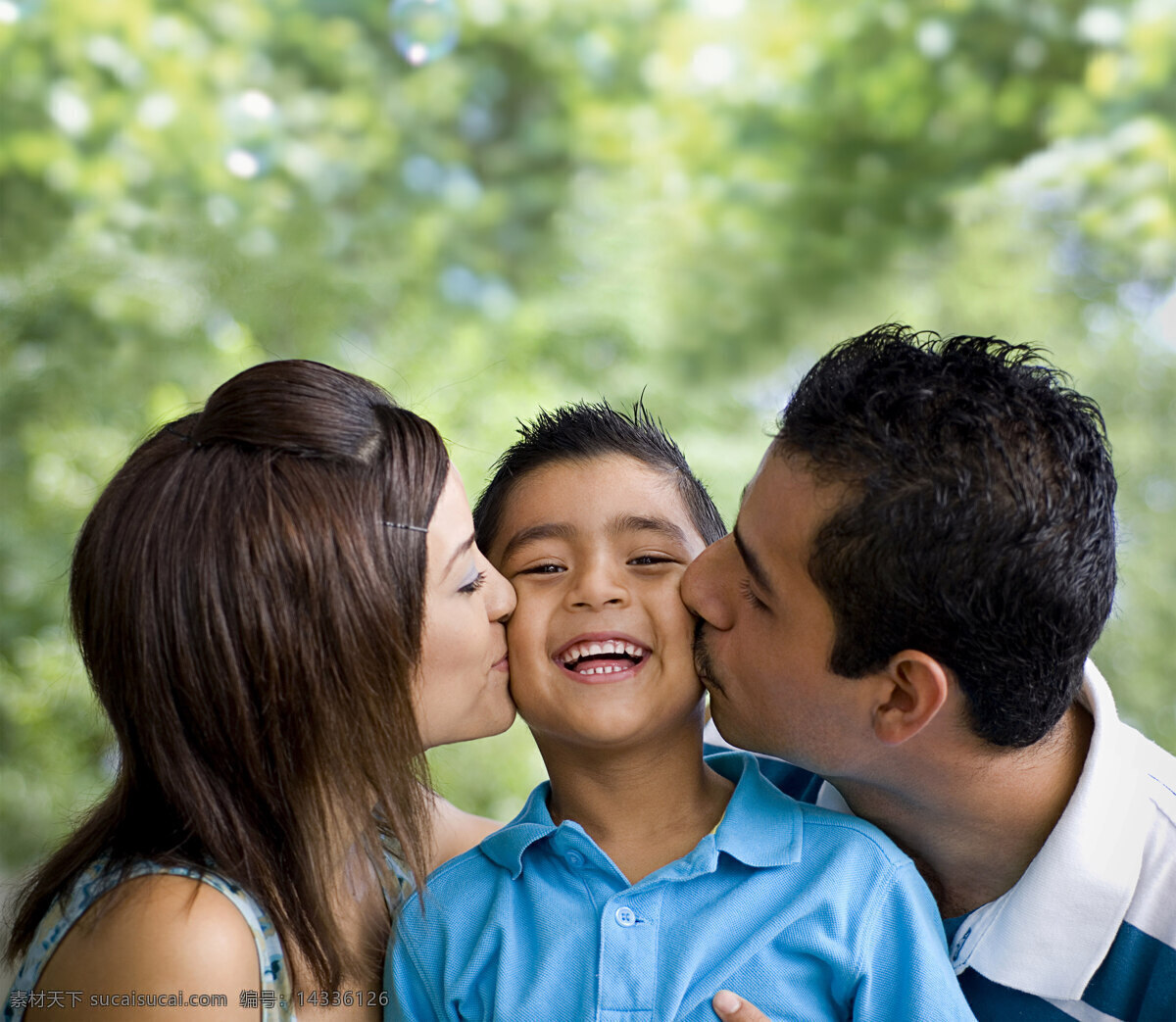 小女孩亲吻一个小男孩 库存图片. 图片 包括有 孩子, 空白, 童年, 亲吻, 表达式, 逗人喜爱, 学龄前儿童 - 65658025
