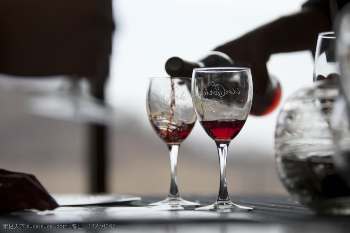 法国 红酒 杯子 玻璃杯 酒杯 品味 葡萄酒 器皿 风景 生活 旅游餐饮