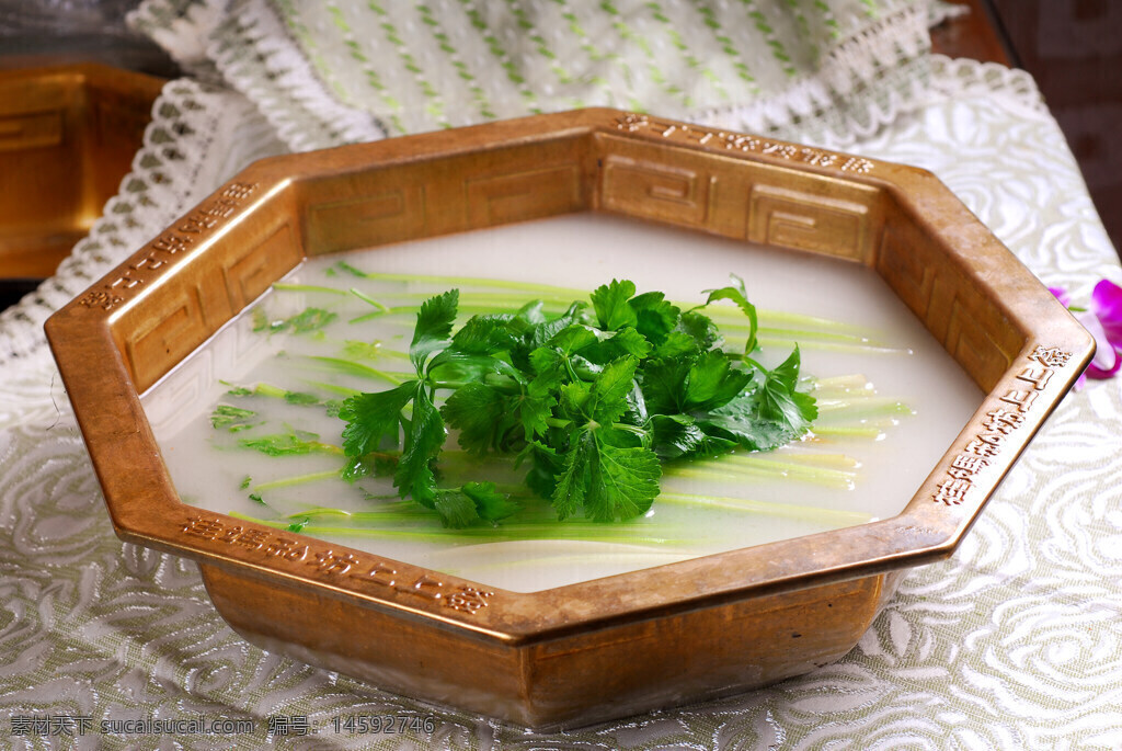 火锅 清汤锅 清汤锅底 香菜 青菜